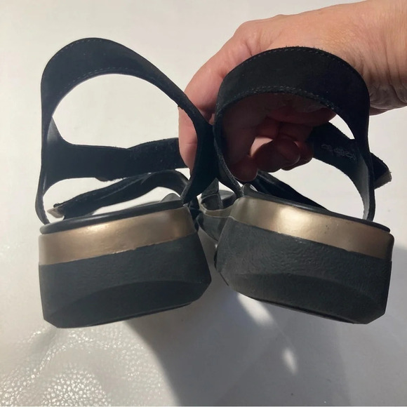 MEPHISTO Sz 41 Velvet Gold Cross Strappy Made  in Portugal Sandals - Picture 12 of 14